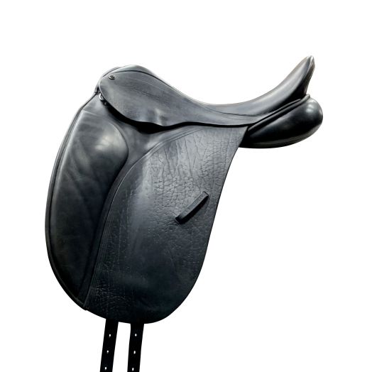 17" COUNTY CONNECTION DRESSAGE SADDLE - D22000